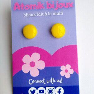 Handmade (small) yellow polymer clay earrings. Boucles d'oreilles fait à la main